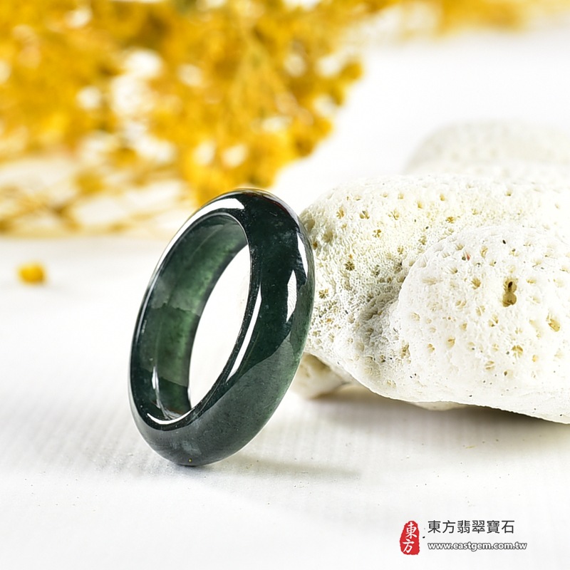 翡翠戒指|天然玉石玉戒・日常配戴與送禮款式|圓滿和合・平安順遂・吉祥如意・福氣常伴・情緣長久|翡翠玉戒・版指戒・板指戒・結婚戒指・男女對戒・情侶對戒|可客製化訂做各式翡翠戒指、吊墜、玉珮與項鍊|RNG1100|商品照片與資料介紹 6 翡翠戒指|天然玉石玉戒・日常配戴與送禮款式|圓滿和合・平安順遂・吉祥如意・福氣常伴・情緣長久|翡翠玉戒・版指戒・板指戒・結婚戒指・男女對戒・情侶對戒|可客製化訂做各式翡翠戒指、吊墜、玉珮與項鍊|RNG1100|商品照片與資料介紹 6