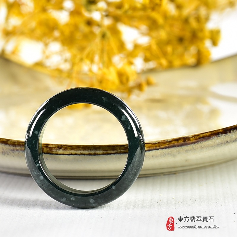 翡翠戒指｜天然玉石玉戒・日常配戴與送禮款式｜圓滿和合・平安順遂・吉祥如意・福氣常伴・情緣長久｜翡翠玉戒・版指戒・板指戒・結婚戒指・男女對戒・情侶對戒｜可客製化訂做各式翡翠戒指、吊墜、玉珮與項鍊｜RNG1101｜商品照片與資料介紹 5
