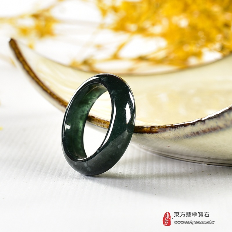 翡翠戒指｜天然玉石玉戒・日常配戴與送禮款式｜圓滿和合・平安順遂・吉祥如意・福氣常伴・情緣長久｜翡翠玉戒・版指戒・板指戒・結婚戒指・男女對戒・情侶對戒｜可客製化訂做各式翡翠戒指、吊墜、玉珮與項鍊｜RNG1101｜商品照片與資料介紹 7