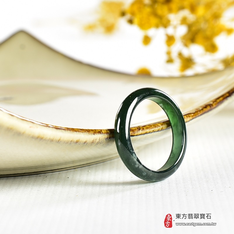 翡翠戒指｜天然玉石玉戒・日常配戴與送禮款式｜圓滿和合・平安順遂・吉祥如意・福氣常伴・情緣長久｜翡翠玉戒・版指戒・板指戒・結婚戒指・男女對戒・情侶對戒｜可客製化訂做各式翡翠戒指、吊墜、玉珮與項鍊｜RNG1103｜商品照片與資料介紹 7