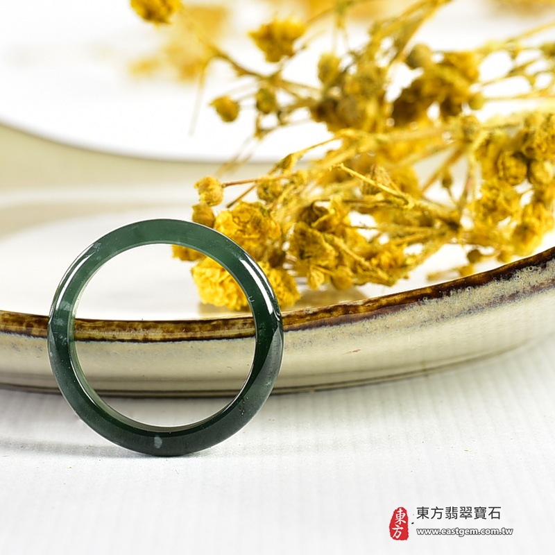 翡翠戒指|天然玉石玉戒・日常配戴與送禮款式|圓滿和合・平安順遂・吉祥如意・福氣常伴・情緣長久|翡翠玉戒・版指戒・板指戒・結婚戒指・男女對戒・情侶對戒|可客製化訂做各式翡翠戒指、吊墜、玉珮與項鍊|RNG1104|商品照片與資料介紹 5 翡翠戒指|天然玉石玉戒・日常配戴與送禮款式|圓滿和合・平安順遂・吉祥如意・福氣常伴・情緣長久|翡翠玉戒・版指戒・板指戒・結婚戒指・男女對戒・情侶對戒|可客製化訂做各式翡翠戒指、吊墜、玉珮與項鍊|RNG1104|商品照片與資料介紹 5