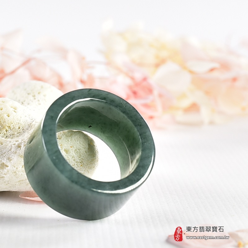 翡翠戒指｜天然玉石玉戒・日常配戴與送禮款式｜圓滿和合・平安順遂・吉祥如意・福氣常伴・情緣長久｜翡翠玉戒・版指戒・板指戒・結婚戒指・男女對戒・情侶對戒｜可客製化訂做各式翡翠戒指、吊墜、玉珮與項鍊｜RNG1139｜商品照片與資料介紹 4