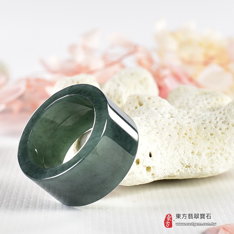 翡翠戒指｜天然玉石玉戒・日常配戴與送禮款式｜圓滿和合・平安順遂・吉祥如意・福氣常伴・情緣長久｜翡翠玉戒・版指戒・板指戒・結婚戒指・男女對戒・情侶對戒｜可客製化訂做各式翡翠戒指、吊墜、玉珮與項鍊｜RNG1139｜商品照片與資料介紹 6
