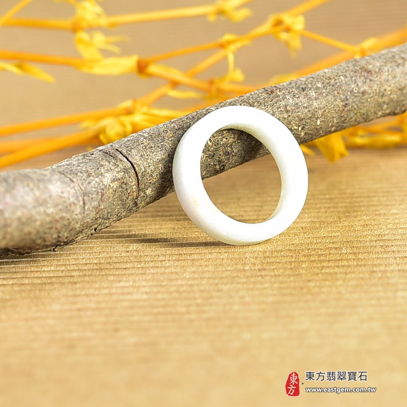 翡翠戒指|天然玉石玉戒・日常配戴與送禮款式|圓滿和合・平安順遂・吉祥如意・福氣常伴・情緣長久|翡翠玉戒・版指戒・板指戒・結婚戒指・男女對戒・情侶對戒|可客製化訂做各式翡翠戒指、吊墜、玉珮與項鍊|RNG1163|商品照片與資料介紹 7 翡翠戒指|天然玉石玉戒・日常配戴與送禮款式|圓滿和合・平安順遂・吉祥如意・福氣常伴・情緣長久|翡翠玉戒・版指戒・板指戒・結婚戒指・男女對戒・情侶對戒|可客製化訂做各式翡翠戒指、吊墜、玉珮與項鍊|RNG1163|商品照片與資料介紹 7