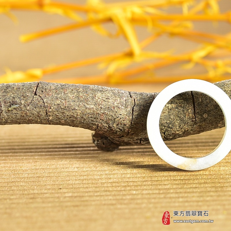 翡翠戒指|天然玉石玉戒・日常配戴與送禮款式|圓滿和合・平安順遂・吉祥如意・福氣常伴・情緣長久|翡翠玉戒・版指戒・板指戒・結婚戒指・男女對戒・情侶對戒|可客製化訂做各式翡翠戒指、吊墜、玉珮與項鍊|RNG1163|商品照片與資料介紹 4 翡翠戒指|天然玉石玉戒・日常配戴與送禮款式|圓滿和合・平安順遂・吉祥如意・福氣常伴・情緣長久|翡翠玉戒・版指戒・板指戒・結婚戒指・男女對戒・情侶對戒|可客製化訂做各式翡翠戒指、吊墜、玉珮與項鍊|RNG1163|商品照片與資料介紹 4