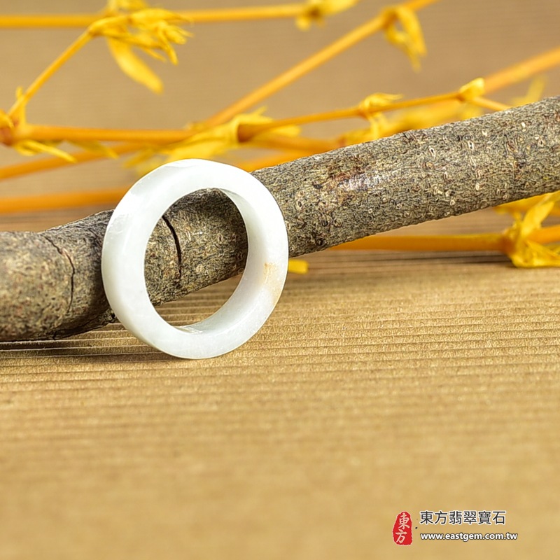 翡翠戒指|天然玉石玉戒・日常配戴與送禮款式|圓滿和合・平安順遂・吉祥如意・福氣常伴・情緣長久|翡翠玉戒・版指戒・板指戒・結婚戒指・男女對戒・情侶對戒|可客製化訂做各式翡翠戒指、吊墜、玉珮與項鍊|RNG1163|商品照片與資料介紹 9 翡翠戒指|天然玉石玉戒・日常配戴與送禮款式|圓滿和合・平安順遂・吉祥如意・福氣常伴・情緣長久|翡翠玉戒・版指戒・板指戒・結婚戒指・男女對戒・情侶對戒|可客製化訂做各式翡翠戒指、吊墜、玉珮與項鍊|RNG1163|商品照片與資料介紹 9