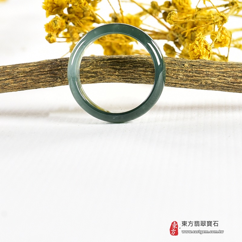 翡翠戒指|天然玉石玉戒・日常配戴與送禮款式|圓滿和合・平安順遂・吉祥如意・福氣常伴・情緣長久|翡翠玉戒・版指戒・板指戒・結婚戒指・男女對戒・情侶對戒|可客製化訂做各式翡翠戒指、吊墜、玉珮與項鍊|RNG1106|商品照片與資料介紹 6 翡翠戒指|天然玉石玉戒・日常配戴與送禮款式|圓滿和合・平安順遂・吉祥如意・福氣常伴・情緣長久|翡翠玉戒・版指戒・板指戒・結婚戒指・男女對戒・情侶對戒|可客製化訂做各式翡翠戒指、吊墜、玉珮與項鍊|RNG1106|商品照片與資料介紹 6