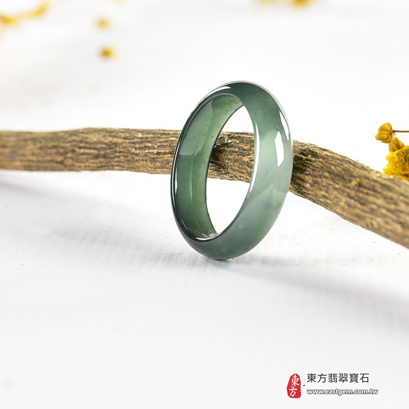 翡翠戒指|天然玉石玉戒・日常配戴與送禮款式|圓滿和合・平安順遂・吉祥如意・福氣常伴・情緣長久|翡翠玉戒・版指戒・板指戒・結婚戒指・男女對戒・情侶對戒|可客製化訂做各式翡翠戒指、吊墜、玉珮與項鍊|RNG1106|商品照片與資料介紹 8 翡翠戒指|天然玉石玉戒・日常配戴與送禮款式|圓滿和合・平安順遂・吉祥如意・福氣常伴・情緣長久|翡翠玉戒・版指戒・板指戒・結婚戒指・男女對戒・情侶對戒|可客製化訂做各式翡翠戒指、吊墜、玉珮與項鍊|RNG1106|商品照片與資料介紹 8