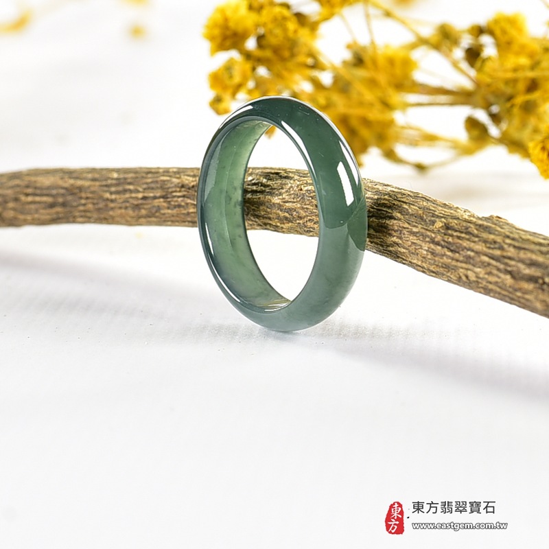 翡翠戒指|天然玉石玉戒・日常配戴與送禮款式|圓滿和合・平安順遂・吉祥如意・福氣常伴・情緣長久|翡翠玉戒・版指戒・板指戒・結婚戒指・男女對戒・情侶對戒|可客製化訂做各式翡翠戒指、吊墜、玉珮與項鍊|RNG1106|商品照片與資料介紹 7 翡翠戒指|天然玉石玉戒・日常配戴與送禮款式|圓滿和合・平安順遂・吉祥如意・福氣常伴・情緣長久|翡翠玉戒・版指戒・板指戒・結婚戒指・男女對戒・情侶對戒|可客製化訂做各式翡翠戒指、吊墜、玉珮與項鍊|RNG1106|商品照片與資料介紹 7