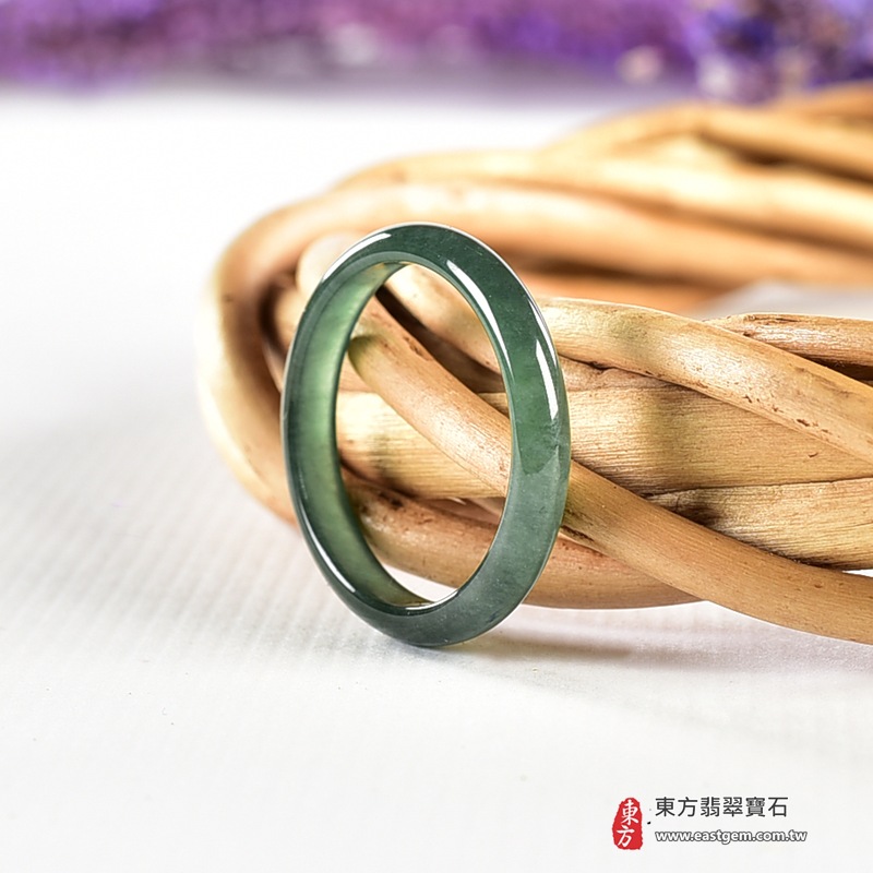 翡翠戒指|天然玉石玉戒・日常配戴與送禮款式|圓滿和合・平安順遂・吉祥如意・福氣常伴・情緣長久|翡翠玉戒・版指戒・板指戒・結婚戒指・男女對戒・情侶對戒|可客製化訂做各式翡翠戒指、吊墜、玉珮與項鍊|RNG1109|商品照片與資料介紹 4 翡翠戒指|天然玉石玉戒・日常配戴與送禮款式|圓滿和合・平安順遂・吉祥如意・福氣常伴・情緣長久|翡翠玉戒・版指戒・板指戒・結婚戒指・男女對戒・情侶對戒|可客製化訂做各式翡翠戒指、吊墜、玉珮與項鍊|RNG1109|商品照片與資料介紹 4