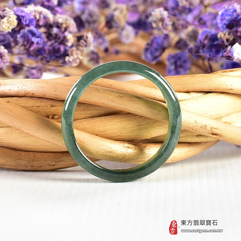翡翠戒指|天然玉石玉戒・日常配戴與送禮款式|圓滿和合・平安順遂・吉祥如意・福氣常伴・情緣長久|翡翠玉戒・版指戒・板指戒・結婚戒指・男女對戒・情侶對戒|可客製化訂做各式翡翠戒指、吊墜、玉珮與項鍊|RNG1109|商品照片與資料介紹 3 翡翠戒指|天然玉石玉戒・日常配戴與送禮款式|圓滿和合・平安順遂・吉祥如意・福氣常伴・情緣長久|翡翠玉戒・版指戒・板指戒・結婚戒指・男女對戒・情侶對戒|可客製化訂做各式翡翠戒指、吊墜、玉珮與項鍊|RNG1109|商品照片與資料介紹 3