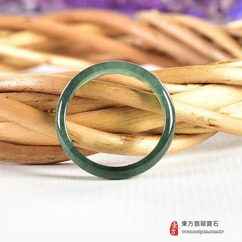 翡翠戒指|天然玉石玉戒・日常配戴與送禮款式|圓滿和合・平安順遂・吉祥如意・福氣常伴・情緣長久|翡翠玉戒・版指戒・板指戒・結婚戒指・男女對戒・情侶對戒|可客製化訂做各式翡翠戒指、吊墜、玉珮與項鍊|RNG1109|商品照片與資料介紹 7 翡翠戒指|天然玉石玉戒・日常配戴與送禮款式|圓滿和合・平安順遂・吉祥如意・福氣常伴・情緣長久|翡翠玉戒・版指戒・板指戒・結婚戒指・男女對戒・情侶對戒|可客製化訂做各式翡翠戒指、吊墜、玉珮與項鍊|RNG1109|商品照片與資料介紹 7