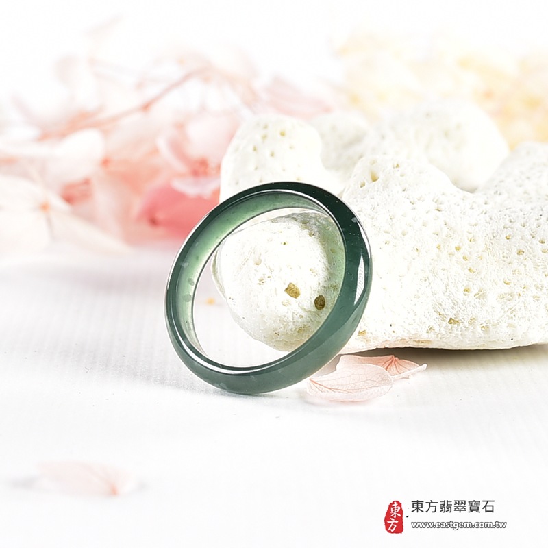 翡翠戒指｜天然玉石玉戒・日常配戴與送禮款式｜圓滿和合・平安順遂・吉祥如意・福氣常伴・情緣長久｜翡翠玉戒・版指戒・板指戒・結婚戒指・男女對戒・情侶對戒｜可客製化訂做各式翡翠戒指、吊墜、玉珮與項鍊｜RNG1130｜商品照片與資料介紹 8