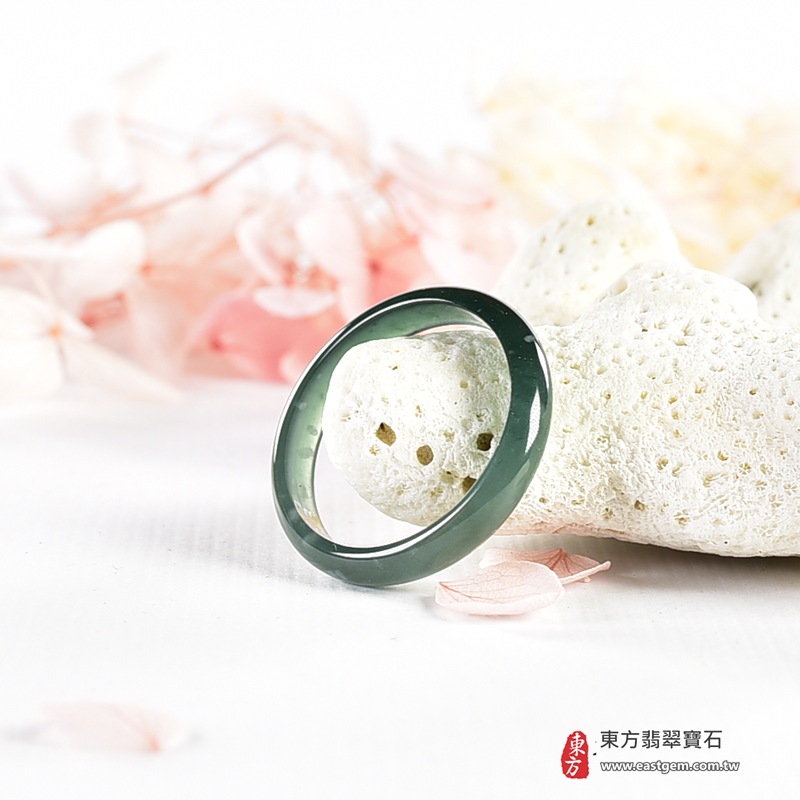 翡翠戒指｜天然玉石玉戒・日常配戴與送禮款式｜圓滿和合・平安順遂・吉祥如意・福氣常伴・情緣長久｜翡翠玉戒・版指戒・板指戒・結婚戒指・男女對戒・情侶對戒｜可客製化訂做各式翡翠戒指、吊墜、玉珮與項鍊｜RNG1130｜商品照片與資料介紹 7
