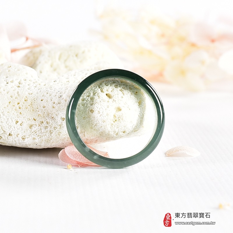 翡翠戒指｜天然玉石玉戒・日常配戴與送禮款式｜圓滿和合・平安順遂・吉祥如意・福氣常伴・情緣長久｜翡翠玉戒・版指戒・板指戒・結婚戒指・男女對戒・情侶對戒｜可客製化訂做各式翡翠戒指、吊墜、玉珮與項鍊｜RNG1130｜商品照片與資料介紹 4