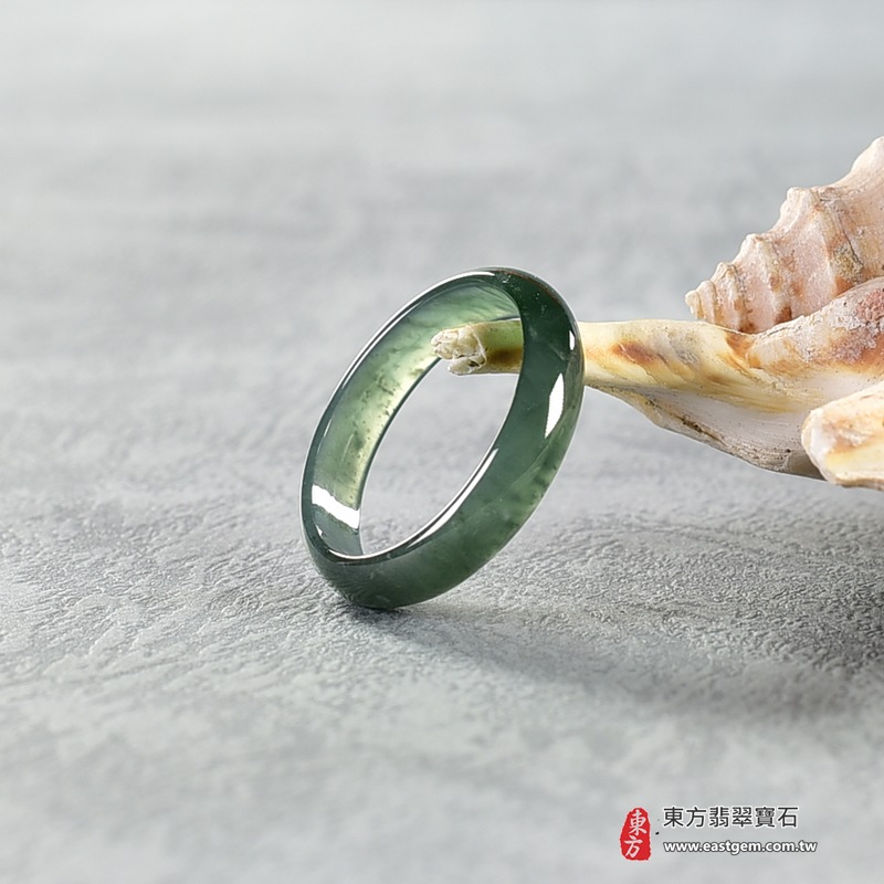 翡翠戒指|天然玉石玉戒・日常配戴與送禮款式|圓滿和合・平安順遂・吉祥如意・福氣常伴・情緣長久|翡翠玉戒・版指戒・板指戒・結婚戒指・男女對戒・情侶對戒|可客製化訂做各式翡翠戒指、吊墜、玉珮與項鍊|RNG872|商品照片與資料介紹 8 翡翠戒指|天然玉石玉戒・日常配戴與送禮款式|圓滿和合・平安順遂・吉祥如意・福氣常伴・情緣長久|翡翠玉戒・版指戒・板指戒・結婚戒指・男女對戒・情侶對戒|可客製化訂做各式翡翠戒指、吊墜、玉珮與項鍊|RNG872|商品照片與資料介紹 8