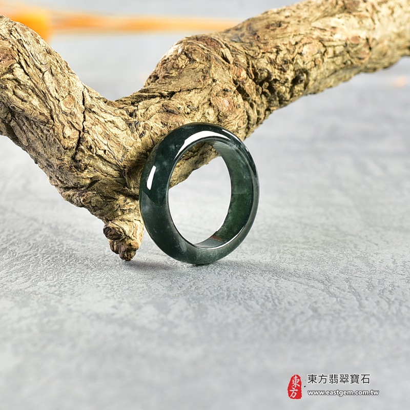 A貨緬甸天然翡翠戒指|綠深綠油青種平口戒|天然翡翠玉戒・天然玉石戒指・深綠油青種翡翠・綠色翡翠戒指・平口戒款式|圓滿和合・平安順遂・吉祥如意・福氣常伴・情緣長久|翡翠玉戒・版指戒・板指戒・結婚戒指・男女對戒・情侶對戒|可客製化訂做各式翡翠戒指、吊墜、玉珮與項鍊|RNG882|附A貨翡翠雙證書 7 A貨緬甸天然翡翠戒指|綠深綠油青種平口戒|天然翡翠玉戒・天然玉石戒指・深綠油青種翡翠・綠色翡翠戒指・平口戒款式|圓滿和合・平安順遂・吉祥如意・福氣常伴・情緣長久|翡翠玉戒・版指戒・板指戒・結婚戒指・男女對戒・情侶對戒|可客製化訂做各式翡翠戒指、吊墜、玉珮與項鍊|RNG882|附A貨翡翠雙證書 7