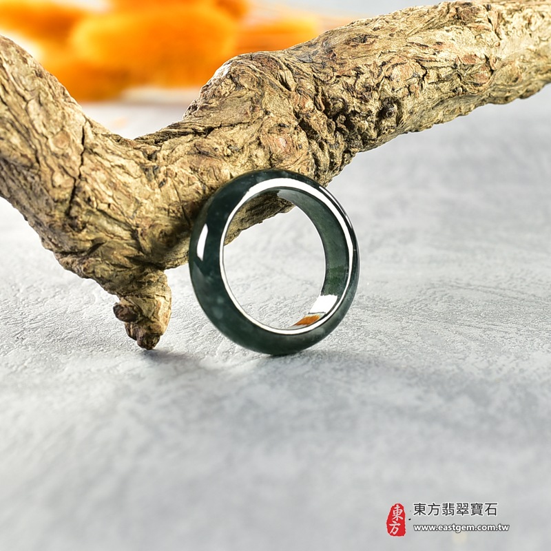 A貨緬甸天然翡翠戒指|綠深綠油青種平口戒|天然翡翠玉戒・天然玉石戒指・深綠油青種翡翠・綠色翡翠戒指・平口戒款式|圓滿和合・平安順遂・吉祥如意・福氣常伴・情緣長久|翡翠玉戒・版指戒・板指戒・結婚戒指・男女對戒・情侶對戒|可客製化訂做各式翡翠戒指、吊墜、玉珮與項鍊|RNG882|附A貨翡翠雙證書 6 A貨緬甸天然翡翠戒指|綠深綠油青種平口戒|天然翡翠玉戒・天然玉石戒指・深綠油青種翡翠・綠色翡翠戒指・平口戒款式|圓滿和合・平安順遂・吉祥如意・福氣常伴・情緣長久|翡翠玉戒・版指戒・板指戒・結婚戒指・男女對戒・情侶對戒|可客製化訂做各式翡翠戒指、吊墜、玉珮與項鍊|RNG882|附A貨翡翠雙證書 6