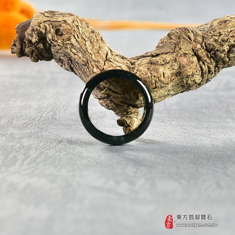 A貨緬甸天然翡翠戒指|綠深綠油青種平口戒|天然翡翠玉戒・天然玉石戒指・深綠油青種翡翠・綠色翡翠戒指・平口戒款式|圓滿和合・平安順遂・吉祥如意・福氣常伴・情緣長久|翡翠玉戒・版指戒・板指戒・結婚戒指・男女對戒・情侶對戒|可客製化訂做各式翡翠戒指、吊墜、玉珮與項鍊|RNG883|附A貨翡翠雙證書 4 A貨緬甸天然翡翠戒指|綠深綠油青種平口戒|天然翡翠玉戒・天然玉石戒指・深綠油青種翡翠・綠色翡翠戒指・平口戒款式|圓滿和合・平安順遂・吉祥如意・福氣常伴・情緣長久|翡翠玉戒・版指戒・板指戒・結婚戒指・男女對戒・情侶對戒|可客製化訂做各式翡翠戒指、吊墜、玉珮與項鍊|RNG883|附A貨翡翠雙證書 4