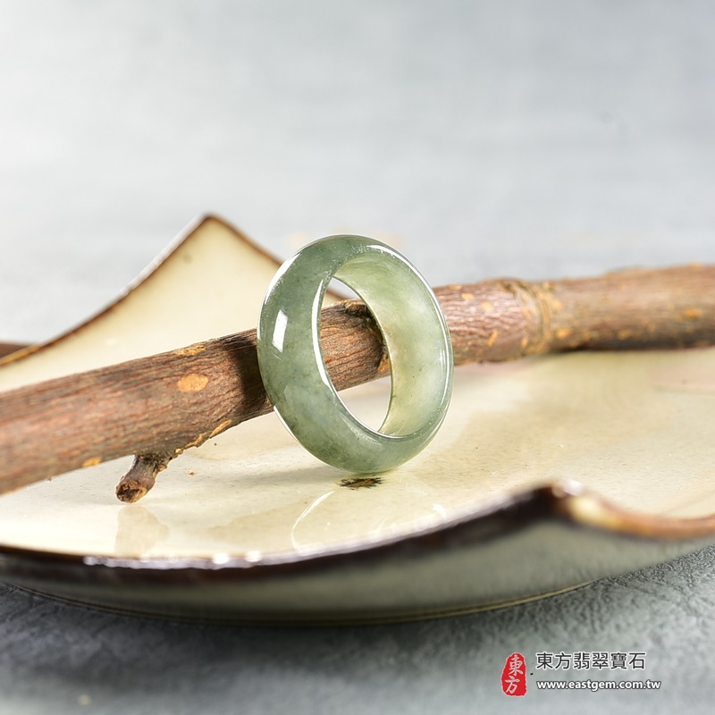 A貨緬甸天然翡翠戒指|淺綠油青種平口戒|天然翡翠玉戒・天然玉石戒指・油青種翡翠・淺綠色翡翠戒指・平口戒款式|圓滿和合・平安順遂・吉祥如意・福氣常伴・情緣長久|翡翠玉戒・版指戒・板指戒・結婚戒指・男女對戒・情侶對戒|可客製化訂做各式翡翠戒指、吊墜、玉珮與項鍊|RNG896|附A貨翡翠雙證書 6 A貨緬甸天然翡翠戒指|淺綠油青種平口戒|天然翡翠玉戒・天然玉石戒指・油青種翡翠・淺綠色翡翠戒指・平口戒款式|圓滿和合・平安順遂・吉祥如意・福氣常伴・情緣長久|翡翠玉戒・版指戒・板指戒・結婚戒指・男女對戒・情侶對戒|可客製化訂做各式翡翠戒指、吊墜、玉珮與項鍊|RNG896|附A貨翡翠雙證書 6