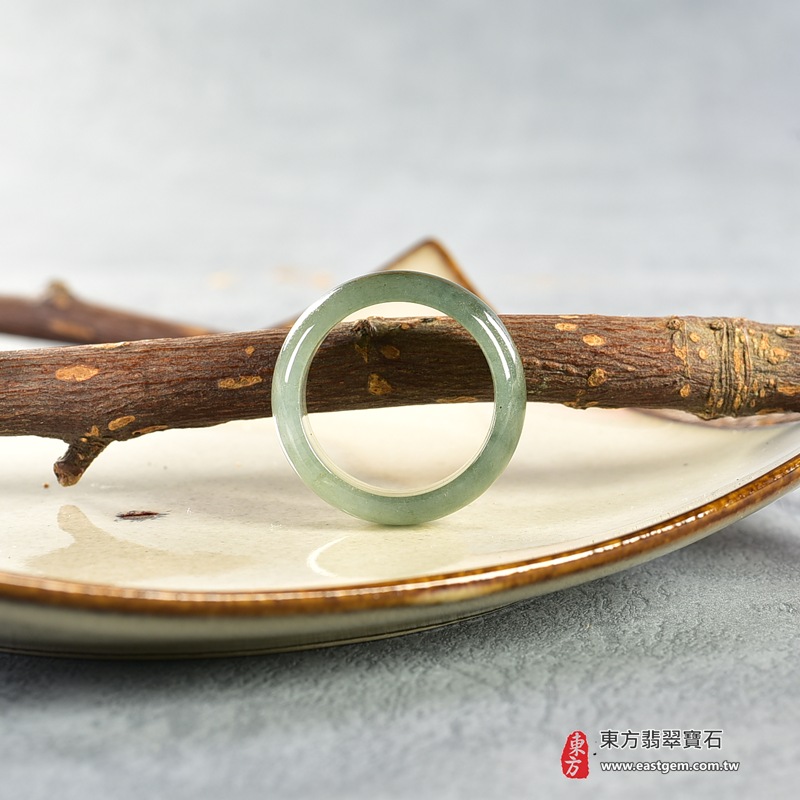 A貨緬甸天然翡翠戒指|淺綠油青種平口戒|天然翡翠玉戒・天然玉石戒指・油青種翡翠・淺綠色翡翠戒指・平口戒款式|圓滿和合・平安順遂・吉祥如意・福氣常伴・情緣長久|翡翠玉戒・版指戒・板指戒・結婚戒指・男女對戒・情侶對戒|可客製化訂做各式翡翠戒指、吊墜、玉珮與項鍊|RNG896|附A貨翡翠雙證書 7 A貨緬甸天然翡翠戒指|淺綠油青種平口戒|天然翡翠玉戒・天然玉石戒指・油青種翡翠・淺綠色翡翠戒指・平口戒款式|圓滿和合・平安順遂・吉祥如意・福氣常伴・情緣長久|翡翠玉戒・版指戒・板指戒・結婚戒指・男女對戒・情侶對戒|可客製化訂做各式翡翠戒指、吊墜、玉珮與項鍊|RNG896|附A貨翡翠雙證書 7