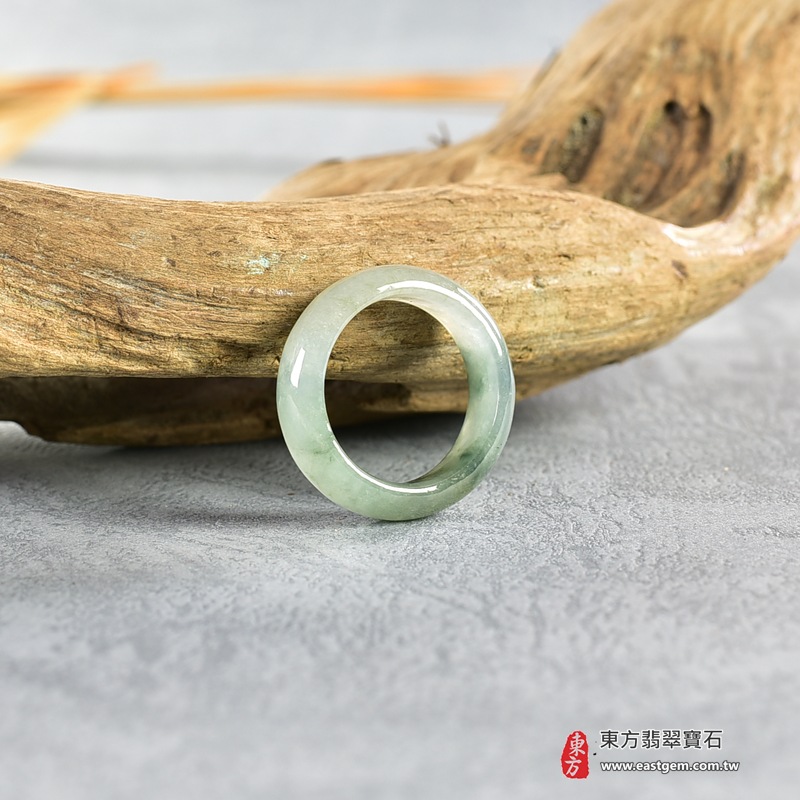 A貨緬甸天然翡翠戒指｜淺綠油青種平口戒｜天然翡翠玉戒・天然玉石戒指・油青種翡翠・淺綠色翡翠戒指・平口戒款式｜圓滿和合・平安順遂・吉祥如意・福氣常伴・情緣長久｜翡翠玉戒・版指戒・板指戒・結婚戒指・男女對戒・情侶對戒｜可客製化訂做各式翡翠戒指、吊墜、玉珮與項鍊｜RNG898｜附A貨翡翠雙證書 4