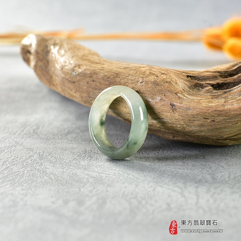 A貨緬甸天然翡翠戒指｜淺綠油青種平口戒｜天然翡翠玉戒・天然玉石戒指・油青種翡翠・淺綠色翡翠戒指・平口戒款式｜圓滿和合・平安順遂・吉祥如意・福氣常伴・情緣長久｜翡翠玉戒・版指戒・板指戒・結婚戒指・男女對戒・情侶對戒｜可客製化訂做各式翡翠戒指、吊墜、玉珮與項鍊｜RNG898｜附A貨翡翠雙證書 6