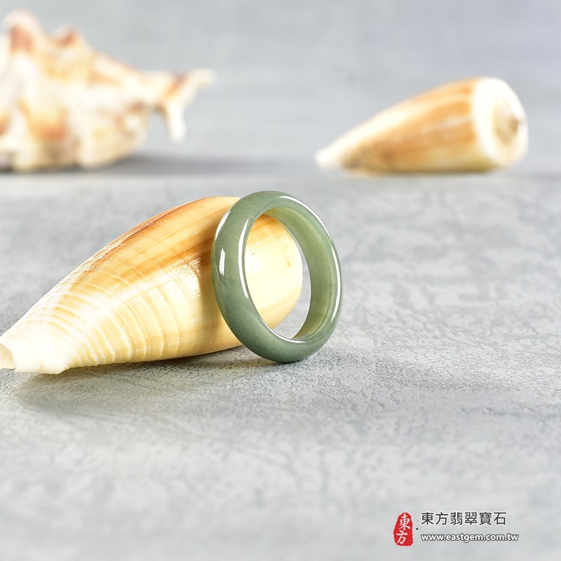 A貨緬甸天然翡翠戒指|淺綠油青種平口戒|天然翡翠玉戒・天然玉石戒指・油青種翡翠・淺綠色翡翠戒指・平口戒款式|圓滿和合・平安順遂・吉祥如意・福氣常伴・情緣長久|翡翠玉戒・版指戒・板指戒・結婚戒指・男女對戒・情侶對戒|可客製化訂做各式翡翠戒指、吊墜、玉珮與項鍊|RNG899|附A貨翡翠雙證書 6 A貨緬甸天然翡翠戒指|淺綠油青種平口戒|天然翡翠玉戒・天然玉石戒指・油青種翡翠・淺綠色翡翠戒指・平口戒款式|圓滿和合・平安順遂・吉祥如意・福氣常伴・情緣長久|翡翠玉戒・版指戒・板指戒・結婚戒指・男女對戒・情侶對戒|可客製化訂做各式翡翠戒指、吊墜、玉珮與項鍊|RNG899|附A貨翡翠雙證書 6