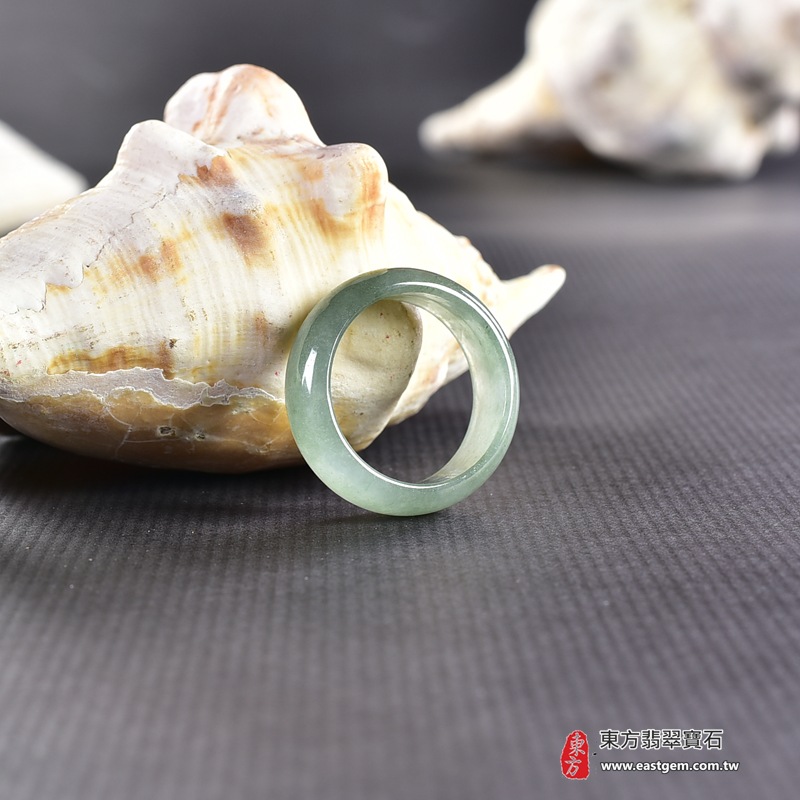A貨緬甸天然翡翠戒指|淺綠油青種平口戒|天然翡翠玉戒・天然玉石戒指・油青種翡翠・淺綠色翡翠戒指・平口戒款式|圓滿和合・平安順遂・吉祥如意・福氣常伴・情緣長久|翡翠玉戒・版指戒・板指戒・結婚戒指・男女對戒・情侶對戒|可客製化訂做各式翡翠戒指、吊墜、玉珮與項鍊|RNG902|附A貨翡翠雙證書 5 A貨緬甸天然翡翠戒指|淺綠油青種平口戒|天然翡翠玉戒・天然玉石戒指・油青種翡翠・淺綠色翡翠戒指・平口戒款式|圓滿和合・平安順遂・吉祥如意・福氣常伴・情緣長久|翡翠玉戒・版指戒・板指戒・結婚戒指・男女對戒・情侶對戒|可客製化訂做各式翡翠戒指、吊墜、玉珮與項鍊|RNG902|附A貨翡翠雙證書 5