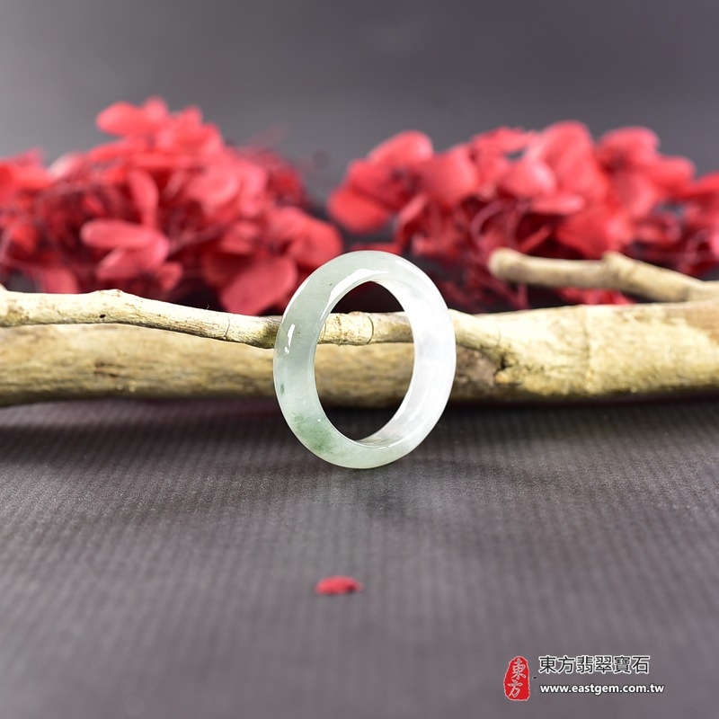 翡翠戒指|天然玉石玉戒・日常配戴與送禮款式|圓滿和合・平安順遂・吉祥如意・福氣常伴・情緣長久|翡翠玉戒・版指戒・板指戒・結婚戒指・男女對戒・情侶對戒|可客製化訂做各式翡翠戒指、吊墜、玉珮與項鍊|RNG917|商品照片與資料介紹 4 翡翠戒指|天然玉石玉戒・日常配戴與送禮款式|圓滿和合・平安順遂・吉祥如意・福氣常伴・情緣長久|翡翠玉戒・版指戒・板指戒・結婚戒指・男女對戒・情侶對戒|可客製化訂做各式翡翠戒指、吊墜、玉珮與項鍊|RNG917|商品照片與資料介紹 4