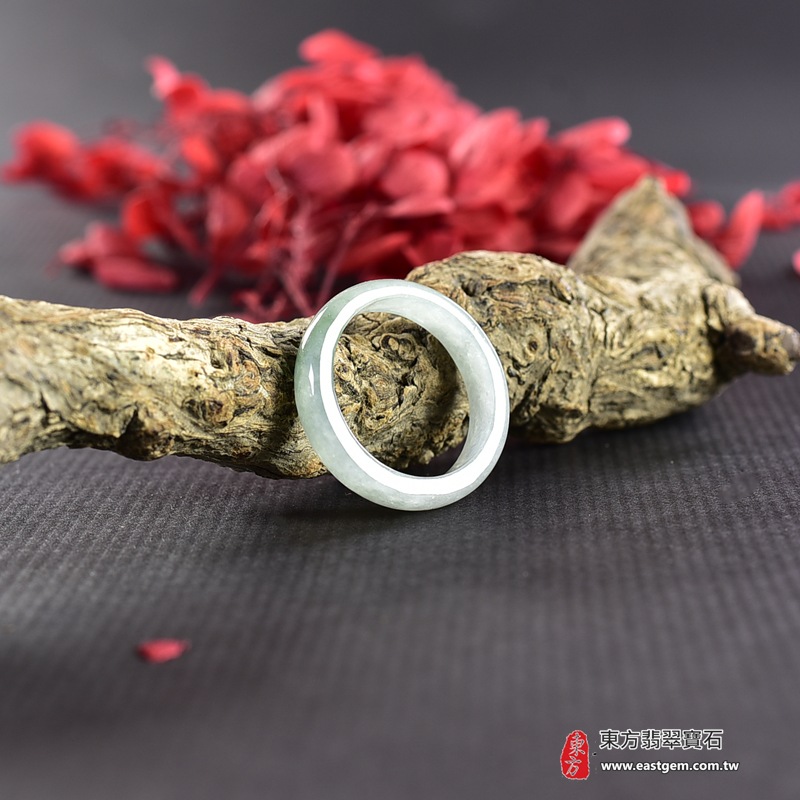翡翠戒指|天然玉石玉戒・日常配戴與送禮款式|圓滿和合・平安順遂・吉祥如意・福氣常伴・情緣長久|翡翠玉戒・版指戒・板指戒・結婚戒指・男女對戒・情侶對戒|可客製化訂做各式翡翠戒指、吊墜、玉珮與項鍊|RNG919|商品照片與資料介紹 4 翡翠戒指|天然玉石玉戒・日常配戴與送禮款式|圓滿和合・平安順遂・吉祥如意・福氣常伴・情緣長久|翡翠玉戒・版指戒・板指戒・結婚戒指・男女對戒・情侶對戒|可客製化訂做各式翡翠戒指、吊墜、玉珮與項鍊|RNG919|商品照片與資料介紹 4