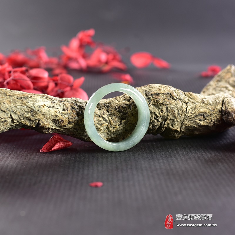 翡翠戒指|天然玉石玉戒・日常配戴與送禮款式|圓滿和合・平安順遂・吉祥如意・福氣常伴・情緣長久|翡翠玉戒・版指戒・板指戒・結婚戒指・男女對戒・情侶對戒|可客製化訂做各式翡翠戒指、吊墜、玉珮與項鍊|RNG921|商品照片與資料介紹 5 翡翠戒指|天然玉石玉戒・日常配戴與送禮款式|圓滿和合・平安順遂・吉祥如意・福氣常伴・情緣長久|翡翠玉戒・版指戒・板指戒・結婚戒指・男女對戒・情侶對戒|可客製化訂做各式翡翠戒指、吊墜、玉珮與項鍊|RNG921|商品照片與資料介紹 5