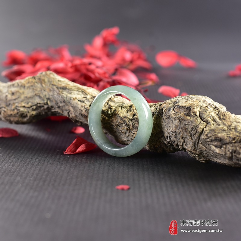 翡翠戒指|天然玉石玉戒・日常配戴與送禮款式|圓滿和合・平安順遂・吉祥如意・福氣常伴・情緣長久|翡翠玉戒・版指戒・板指戒・結婚戒指・男女對戒・情侶對戒|可客製化訂做各式翡翠戒指、吊墜、玉珮與項鍊|RNG921|商品照片與資料介紹 7 翡翠戒指|天然玉石玉戒・日常配戴與送禮款式|圓滿和合・平安順遂・吉祥如意・福氣常伴・情緣長久|翡翠玉戒・版指戒・板指戒・結婚戒指・男女對戒・情侶對戒|可客製化訂做各式翡翠戒指、吊墜、玉珮與項鍊|RNG921|商品照片與資料介紹 7