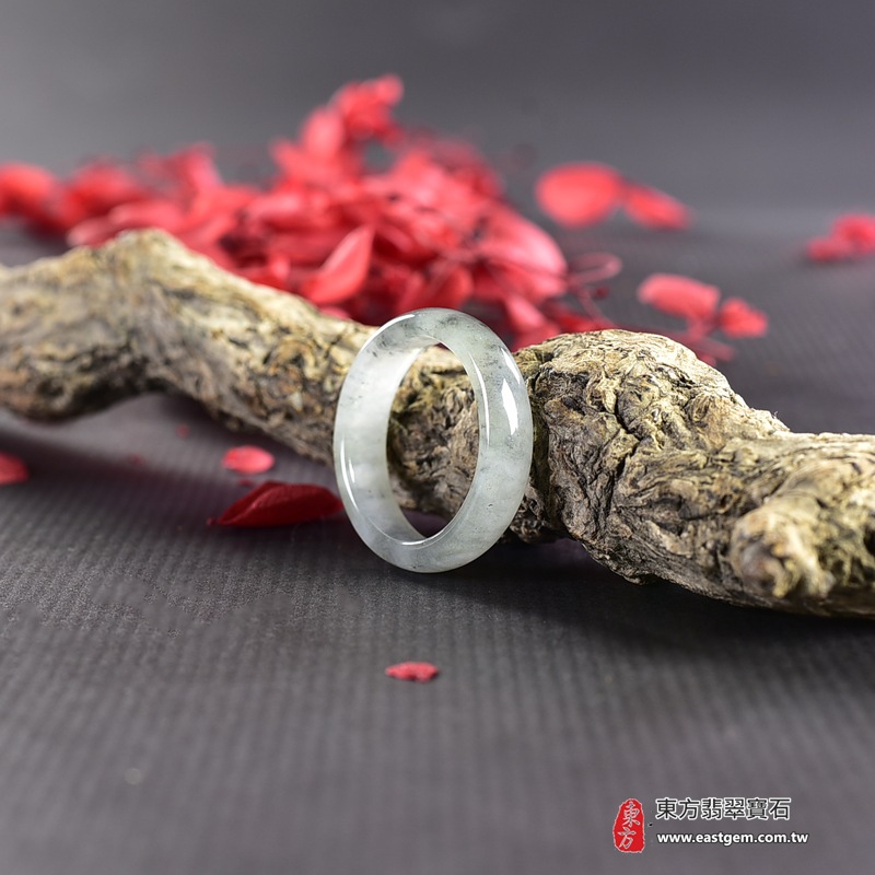 翡翠戒指|天然玉石玉戒・日常配戴與送禮款式|圓滿和合・平安順遂・吉祥如意・福氣常伴・情緣長久|翡翠玉戒・版指戒・板指戒・結婚戒指・男女對戒・情侶對戒|可客製化訂做各式翡翠戒指、吊墜、玉珮與項鍊|RNG922|商品照片與資料介紹 3 翡翠戒指|天然玉石玉戒・日常配戴與送禮款式|圓滿和合・平安順遂・吉祥如意・福氣常伴・情緣長久|翡翠玉戒・版指戒・板指戒・結婚戒指・男女對戒・情侶對戒|可客製化訂做各式翡翠戒指、吊墜、玉珮與項鍊|RNG922|商品照片與資料介紹 3