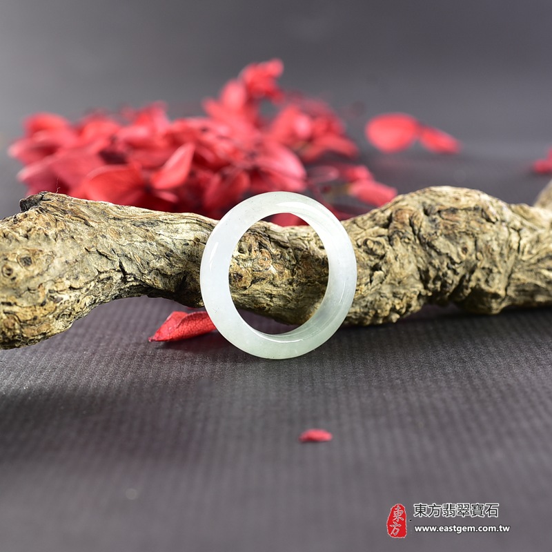 翡翠戒指|天然玉石玉戒・日常配戴與送禮款式|圓滿和合・平安順遂・吉祥如意・福氣常伴・情緣長久|翡翠玉戒・版指戒・板指戒・結婚戒指・男女對戒・情侶對戒|可客製化訂做各式翡翠戒指、吊墜、玉珮與項鍊|RNG923|商品照片與資料介紹 4 翡翠戒指|天然玉石玉戒・日常配戴與送禮款式|圓滿和合・平安順遂・吉祥如意・福氣常伴・情緣長久|翡翠玉戒・版指戒・板指戒・結婚戒指・男女對戒・情侶對戒|可客製化訂做各式翡翠戒指、吊墜、玉珮與項鍊|RNG923|商品照片與資料介紹 4