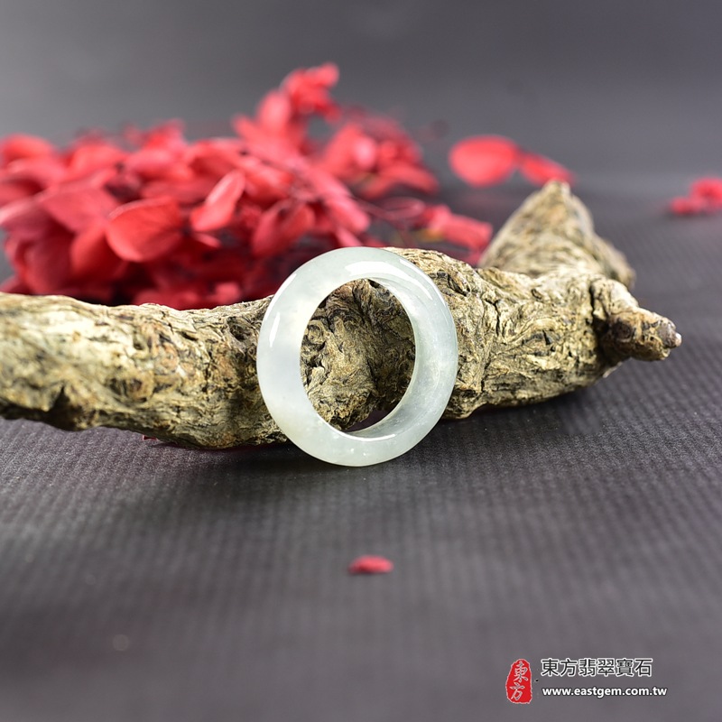 翡翠戒指|天然玉石玉戒・日常配戴與送禮款式|圓滿和合・平安順遂・吉祥如意・福氣常伴・情緣長久|翡翠玉戒・版指戒・板指戒・結婚戒指・男女對戒・情侶對戒|可客製化訂做各式翡翠戒指、吊墜、玉珮與項鍊|RNG924|商品照片與資料介紹 6 翡翠戒指|天然玉石玉戒・日常配戴與送禮款式|圓滿和合・平安順遂・吉祥如意・福氣常伴・情緣長久|翡翠玉戒・版指戒・板指戒・結婚戒指・男女對戒・情侶對戒|可客製化訂做各式翡翠戒指、吊墜、玉珮與項鍊|RNG924|商品照片與資料介紹 6