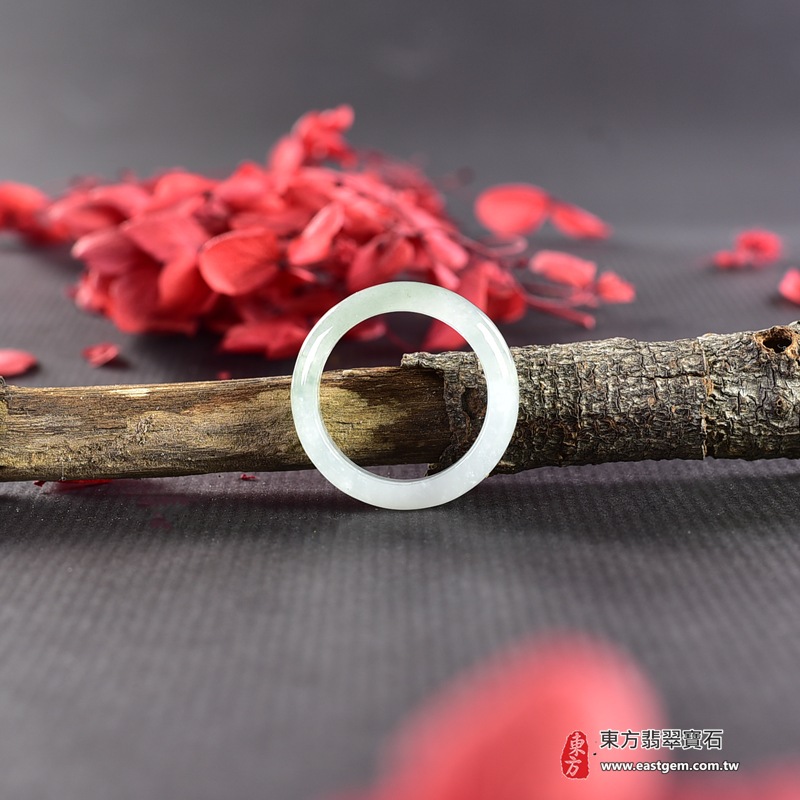 翡翠戒指|天然玉石玉戒・日常配戴與送禮款式|圓滿和合・平安順遂・吉祥如意・福氣常伴・情緣長久|翡翠玉戒・版指戒・板指戒・結婚戒指・男女對戒・情侶對戒|可客製化訂做各式翡翠戒指、吊墜、玉珮與項鍊|RNG927|商品照片與資料介紹 5 翡翠戒指|天然玉石玉戒・日常配戴與送禮款式|圓滿和合・平安順遂・吉祥如意・福氣常伴・情緣長久|翡翠玉戒・版指戒・板指戒・結婚戒指・男女對戒・情侶對戒|可客製化訂做各式翡翠戒指、吊墜、玉珮與項鍊|RNG927|商品照片與資料介紹 5