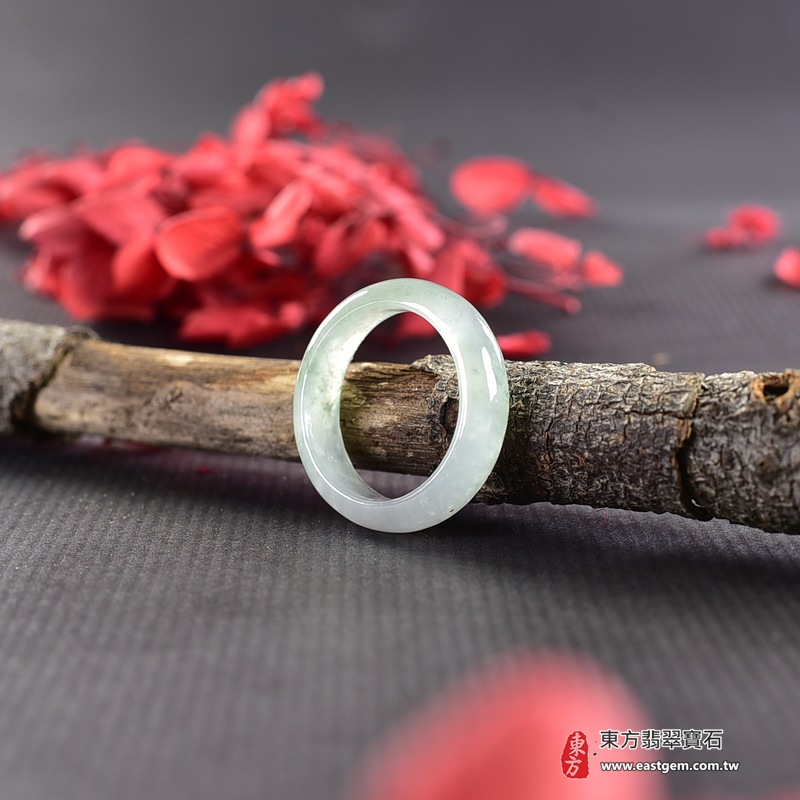 翡翠戒指|天然玉石玉戒・日常配戴與送禮款式|圓滿和合・平安順遂・吉祥如意・福氣常伴・情緣長久|翡翠玉戒・版指戒・板指戒・結婚戒指・男女對戒・情侶對戒|可客製化訂做各式翡翠戒指、吊墜、玉珮與項鍊|RNG927|商品照片與資料介紹 6 翡翠戒指|天然玉石玉戒・日常配戴與送禮款式|圓滿和合・平安順遂・吉祥如意・福氣常伴・情緣長久|翡翠玉戒・版指戒・板指戒・結婚戒指・男女對戒・情侶對戒|可客製化訂做各式翡翠戒指、吊墜、玉珮與項鍊|RNG927|商品照片與資料介紹 6
