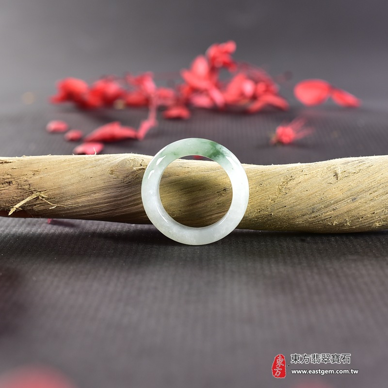 翡翠戒指|天然玉石玉戒・日常配戴與送禮款式|圓滿和合・平安順遂・吉祥如意・福氣常伴・情緣長久|翡翠玉戒・版指戒・板指戒・結婚戒指・男女對戒・情侶對戒|可客製化訂做各式翡翠戒指、吊墜、玉珮與項鍊|RNG929|商品照片與資料介紹 5 翡翠戒指|天然玉石玉戒・日常配戴與送禮款式|圓滿和合・平安順遂・吉祥如意・福氣常伴・情緣長久|翡翠玉戒・版指戒・板指戒・結婚戒指・男女對戒・情侶對戒|可客製化訂做各式翡翠戒指、吊墜、玉珮與項鍊|RNG929|商品照片與資料介紹 5