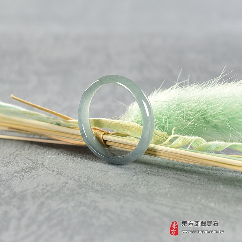翡翠戒指|天然玉石玉戒・日常配戴與送禮款式|圓滿和合・平安順遂・吉祥如意・福氣常伴・情緣長久|翡翠玉戒・版指戒・板指戒・結婚戒指・男女對戒・情侶對戒|可客製化訂做各式翡翠戒指、吊墜、玉珮與項鍊|RNG977|商品照片與資料介紹 6 翡翠戒指|天然玉石玉戒・日常配戴與送禮款式|圓滿和合・平安順遂・吉祥如意・福氣常伴・情緣長久|翡翠玉戒・版指戒・板指戒・結婚戒指・男女對戒・情侶對戒|可客製化訂做各式翡翠戒指、吊墜、玉珮與項鍊|RNG977|商品照片與資料介紹 6