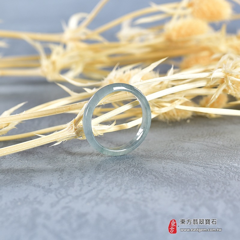 翡翠戒指|天然玉石玉戒・日常配戴與送禮款式|圓滿和合・平安順遂・吉祥如意・福氣常伴・情緣長久|翡翠玉戒・版指戒・板指戒・結婚戒指・男女對戒・情侶對戒|可客製化訂做各式翡翠戒指、吊墜、玉珮與項鍊|RNG979|商品照片與資料介紹 5 翡翠戒指|天然玉石玉戒・日常配戴與送禮款式|圓滿和合・平安順遂・吉祥如意・福氣常伴・情緣長久|翡翠玉戒・版指戒・板指戒・結婚戒指・男女對戒・情侶對戒|可客製化訂做各式翡翠戒指、吊墜、玉珮與項鍊|RNG979|商品照片與資料介紹 5