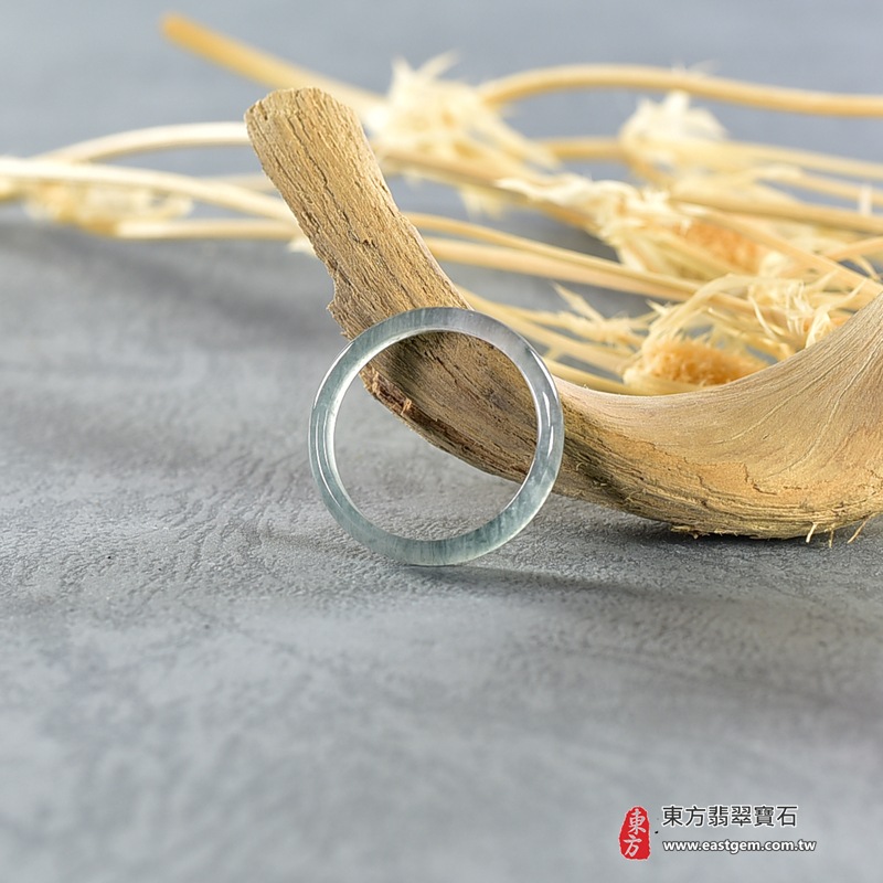 翡翠戒指|天然玉石玉戒・日常配戴與送禮款式|圓滿和合・平安順遂・吉祥如意・福氣常伴・情緣長久|翡翠玉戒・版指戒・板指戒・結婚戒指・男女對戒・情侶對戒|可客製化訂做各式翡翠戒指、吊墜、玉珮與項鍊|RNG983|商品照片與資料介紹 3 翡翠戒指|天然玉石玉戒・日常配戴與送禮款式|圓滿和合・平安順遂・吉祥如意・福氣常伴・情緣長久|翡翠玉戒・版指戒・板指戒・結婚戒指・男女對戒・情侶對戒|可客製化訂做各式翡翠戒指、吊墜、玉珮與項鍊|RNG983|商品照片與資料介紹 3