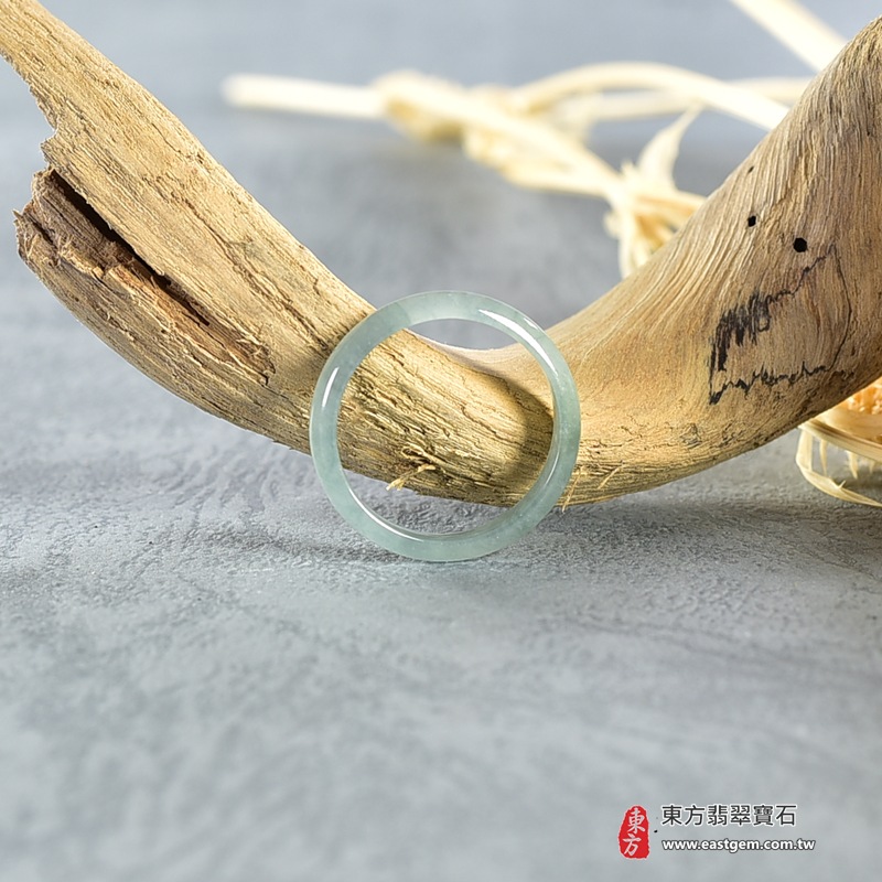 翡翠戒指|天然玉石玉戒・日常配戴與送禮款式|圓滿和合・平安順遂・吉祥如意・福氣常伴・情緣長久|翡翠玉戒・版指戒・板指戒・結婚戒指・男女對戒・情侶對戒|可客製化訂做各式翡翠戒指、吊墜、玉珮與項鍊|RNG984|商品照片與資料介紹 4 翡翠戒指|天然玉石玉戒・日常配戴與送禮款式|圓滿和合・平安順遂・吉祥如意・福氣常伴・情緣長久|翡翠玉戒・版指戒・板指戒・結婚戒指・男女對戒・情侶對戒|可客製化訂做各式翡翠戒指、吊墜、玉珮與項鍊|RNG984|商品照片與資料介紹 4