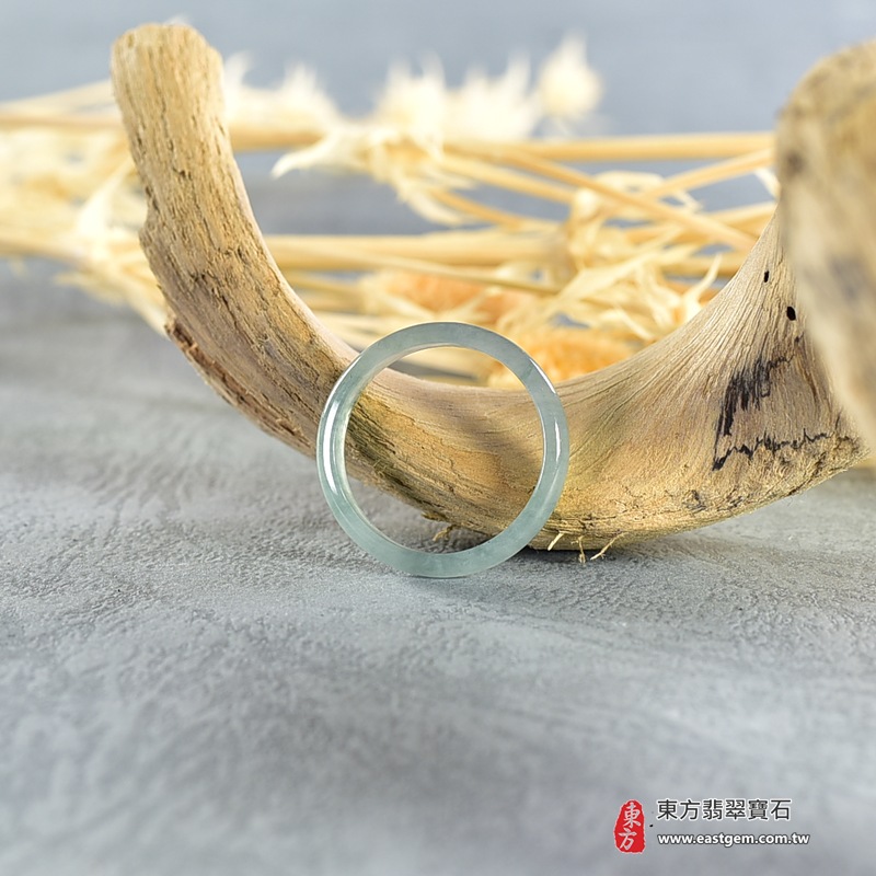 翡翠戒指|天然玉石玉戒・日常配戴與送禮款式|圓滿和合・平安順遂・吉祥如意・福氣常伴・情緣長久|翡翠玉戒・版指戒・板指戒・結婚戒指・男女對戒・情侶對戒|可客製化訂做各式翡翠戒指、吊墜、玉珮與項鍊|RNG984|商品照片與資料介紹 5 翡翠戒指|天然玉石玉戒・日常配戴與送禮款式|圓滿和合・平安順遂・吉祥如意・福氣常伴・情緣長久|翡翠玉戒・版指戒・板指戒・結婚戒指・男女對戒・情侶對戒|可客製化訂做各式翡翠戒指、吊墜、玉珮與項鍊|RNG984|商品照片與資料介紹 5