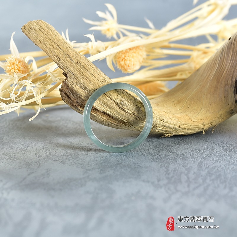 翡翠戒指|天然玉石玉戒・日常配戴與送禮款式|圓滿和合・平安順遂・吉祥如意・福氣常伴・情緣長久|翡翠玉戒・版指戒・板指戒・結婚戒指・男女對戒・情侶對戒|可客製化訂做各式翡翠戒指、吊墜、玉珮與項鍊|RNG986|商品照片與資料介紹 4 翡翠戒指|天然玉石玉戒・日常配戴與送禮款式|圓滿和合・平安順遂・吉祥如意・福氣常伴・情緣長久|翡翠玉戒・版指戒・板指戒・結婚戒指・男女對戒・情侶對戒|可客製化訂做各式翡翠戒指、吊墜、玉珮與項鍊|RNG986|商品照片與資料介紹 4