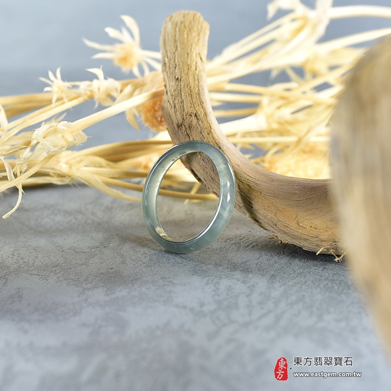 翡翠戒指|天然玉石玉戒・日常配戴與送禮款式|圓滿和合・平安順遂・吉祥如意・福氣常伴・情緣長久|翡翠玉戒・版指戒・板指戒・結婚戒指・男女對戒・情侶對戒|可客製化訂做各式翡翠戒指、吊墜、玉珮與項鍊|RNG986|商品照片與資料介紹 6 翡翠戒指|天然玉石玉戒・日常配戴與送禮款式|圓滿和合・平安順遂・吉祥如意・福氣常伴・情緣長久|翡翠玉戒・版指戒・板指戒・結婚戒指・男女對戒・情侶對戒|可客製化訂做各式翡翠戒指、吊墜、玉珮與項鍊|RNG986|商品照片與資料介紹 6