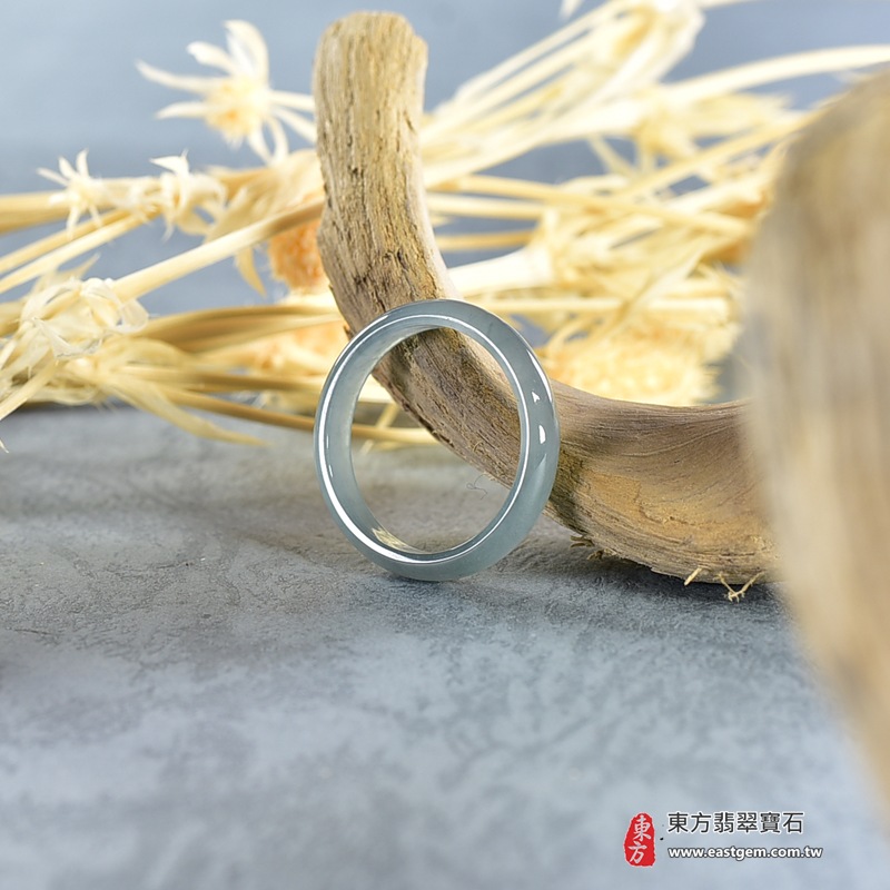 翡翠戒指|天然玉石玉戒・日常配戴與送禮款式|圓滿和合・平安順遂・吉祥如意・福氣常伴・情緣長久|翡翠玉戒・版指戒・板指戒・結婚戒指・男女對戒・情侶對戒|可客製化訂做各式翡翠戒指、吊墜、玉珮與項鍊|RNG987|商品照片與資料介紹 3 翡翠戒指|天然玉石玉戒・日常配戴與送禮款式|圓滿和合・平安順遂・吉祥如意・福氣常伴・情緣長久|翡翠玉戒・版指戒・板指戒・結婚戒指・男女對戒・情侶對戒|可客製化訂做各式翡翠戒指、吊墜、玉珮與項鍊|RNG987|商品照片與資料介紹 3