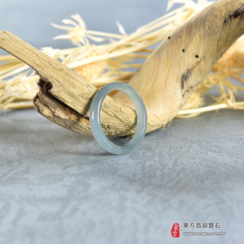 翡翠戒指|天然玉石玉戒・日常配戴與送禮款式|圓滿和合・平安順遂・吉祥如意・福氣常伴・情緣長久|翡翠玉戒・版指戒・板指戒・結婚戒指・男女對戒・情侶對戒|可客製化訂做各式翡翠戒指、吊墜、玉珮與項鍊|RNG987|商品照片與資料介紹 4 翡翠戒指|天然玉石玉戒・日常配戴與送禮款式|圓滿和合・平安順遂・吉祥如意・福氣常伴・情緣長久|翡翠玉戒・版指戒・板指戒・結婚戒指・男女對戒・情侶對戒|可客製化訂做各式翡翠戒指、吊墜、玉珮與項鍊|RNG987|商品照片與資料介紹 4