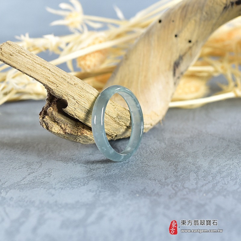 翡翠戒指|天然玉石玉戒・日常配戴與送禮款式|圓滿和合・平安順遂・吉祥如意・福氣常伴・情緣長久|翡翠玉戒・版指戒・板指戒・結婚戒指・男女對戒・情侶對戒|可客製化訂做各式翡翠戒指、吊墜、玉珮與項鍊|RNG988|商品照片與資料介紹 3 翡翠戒指|天然玉石玉戒・日常配戴與送禮款式|圓滿和合・平安順遂・吉祥如意・福氣常伴・情緣長久|翡翠玉戒・版指戒・板指戒・結婚戒指・男女對戒・情侶對戒|可客製化訂做各式翡翠戒指、吊墜、玉珮與項鍊|RNG988|商品照片與資料介紹 3