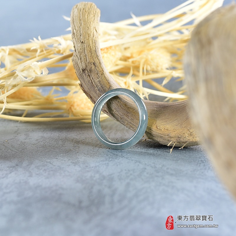 翡翠戒指|天然玉石玉戒・日常配戴與送禮款式|圓滿和合・平安順遂・吉祥如意・福氣常伴・情緣長久|翡翠玉戒・版指戒・板指戒・結婚戒指・男女對戒・情侶對戒|可客製化訂做各式翡翠戒指、吊墜、玉珮與項鍊|RNG989|商品照片與資料介紹 3 翡翠戒指|天然玉石玉戒・日常配戴與送禮款式|圓滿和合・平安順遂・吉祥如意・福氣常伴・情緣長久|翡翠玉戒・版指戒・板指戒・結婚戒指・男女對戒・情侶對戒|可客製化訂做各式翡翠戒指、吊墜、玉珮與項鍊|RNG989|商品照片與資料介紹 3